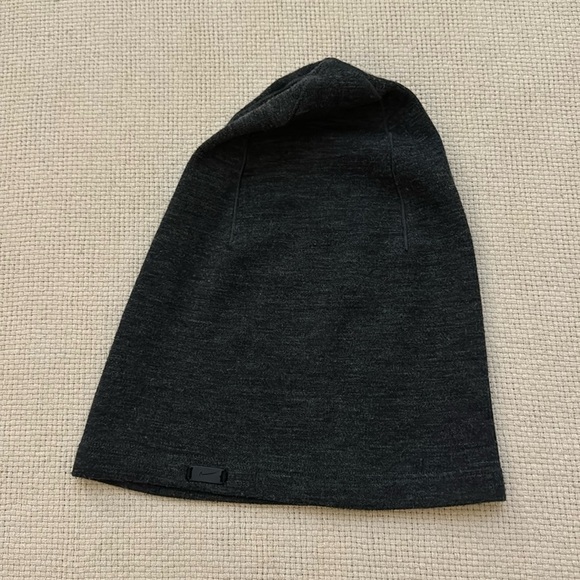 Nike Beanie - Picture 1 of 4